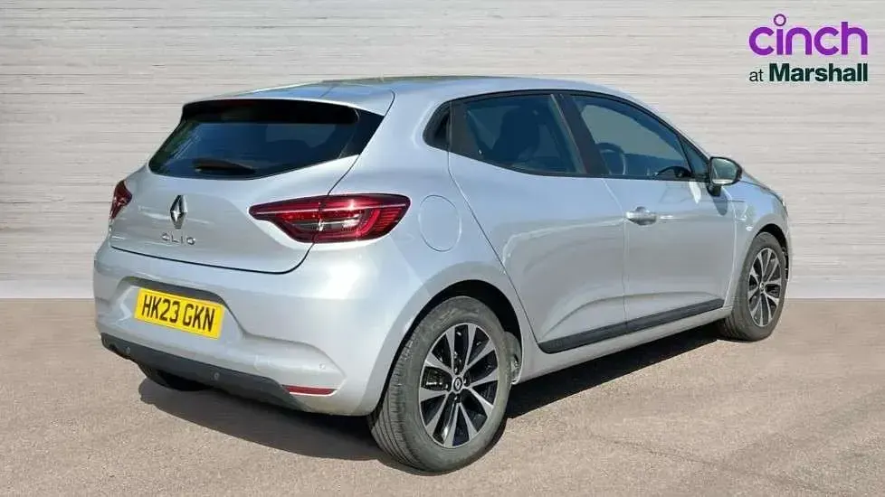Used Renault Clio V Evolution 90 HP (66 kW) 2023 Silver Hatchback