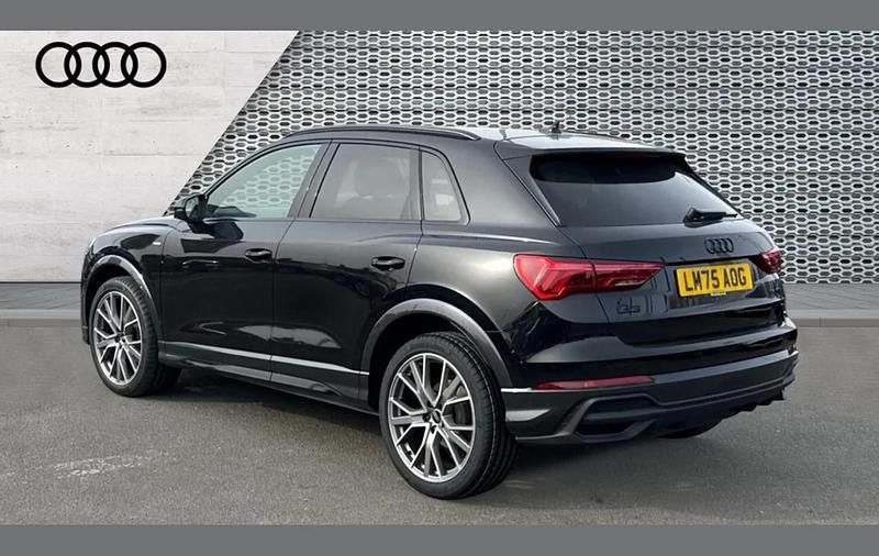 Używany Audi Q3 Black Edition 150 KM (110 kW) 2025 Czarny SUV