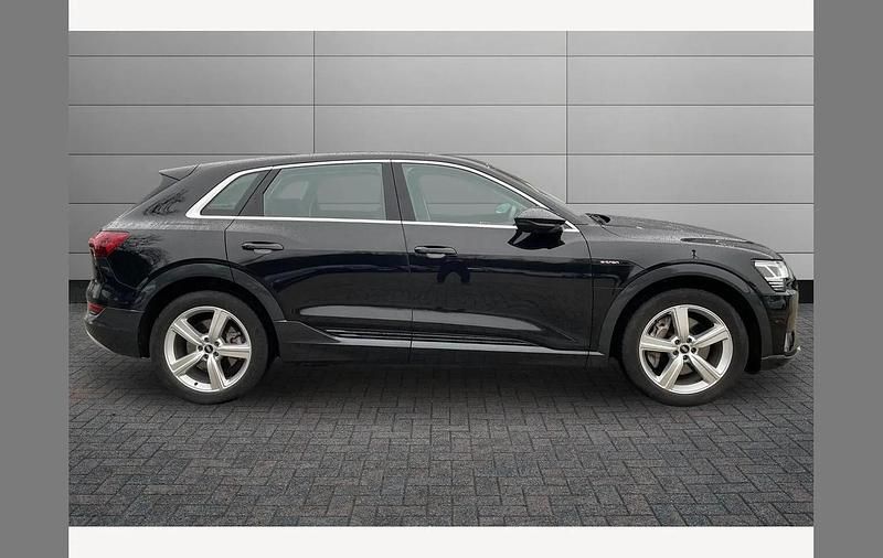 Used Audi e-tron Comfort 230 kW (313 HP) 2021 Mythos black SUV