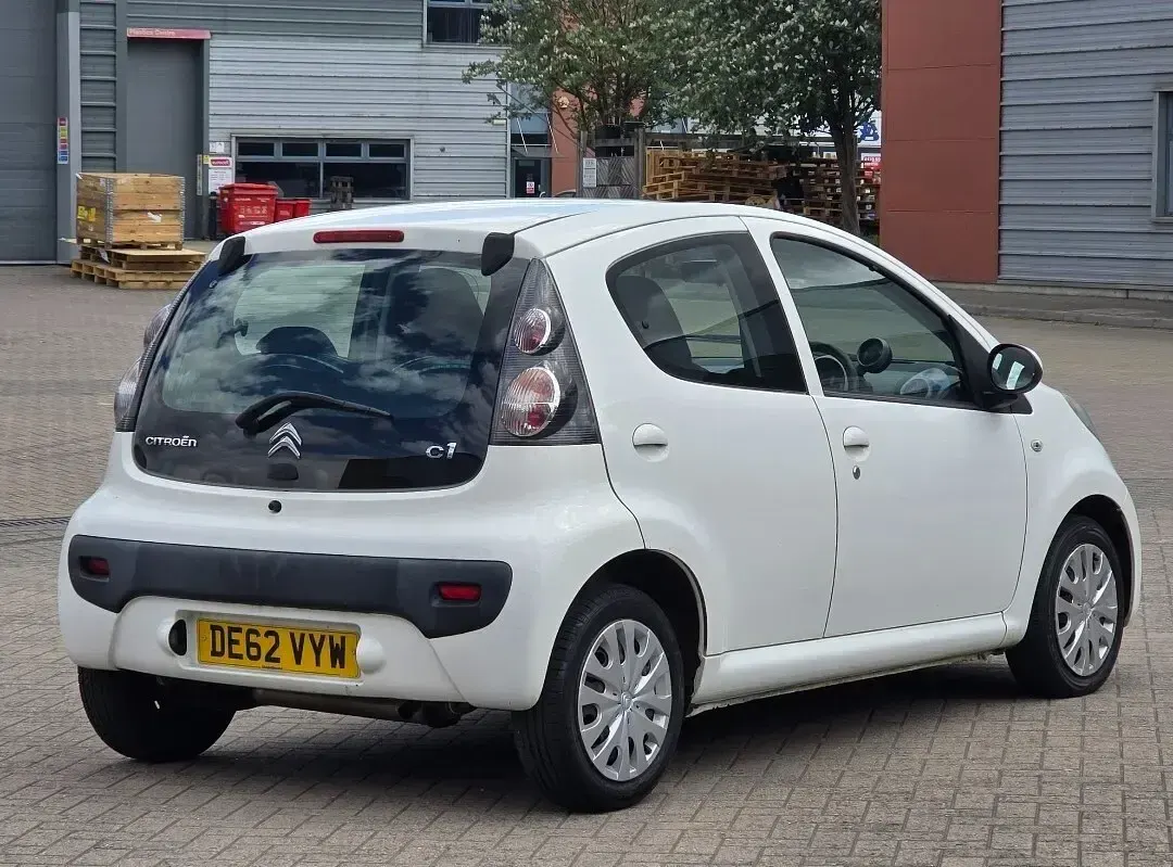 Used Citroën C1 VTR Sport 68 HP (50 kW) 2013 White Hatchback