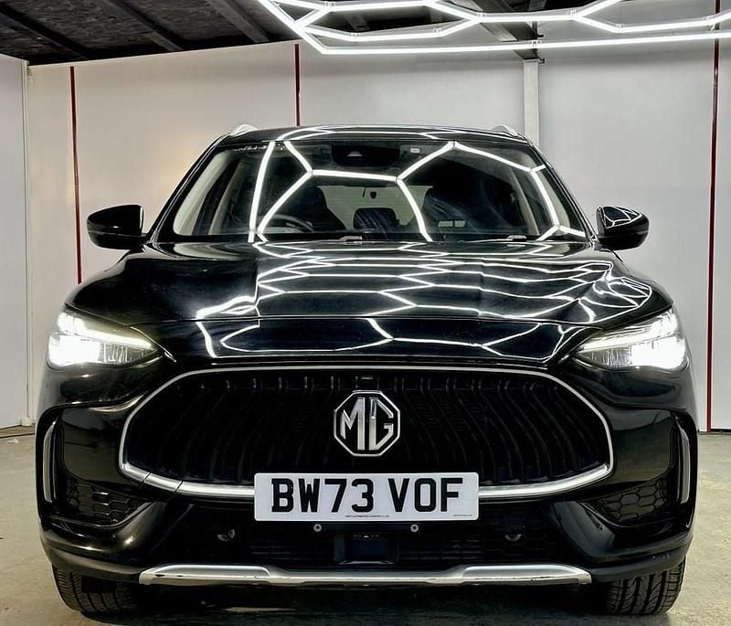 Begagnad MG HS Trophy 162 HK (119 kW) 2024 Svart SUV