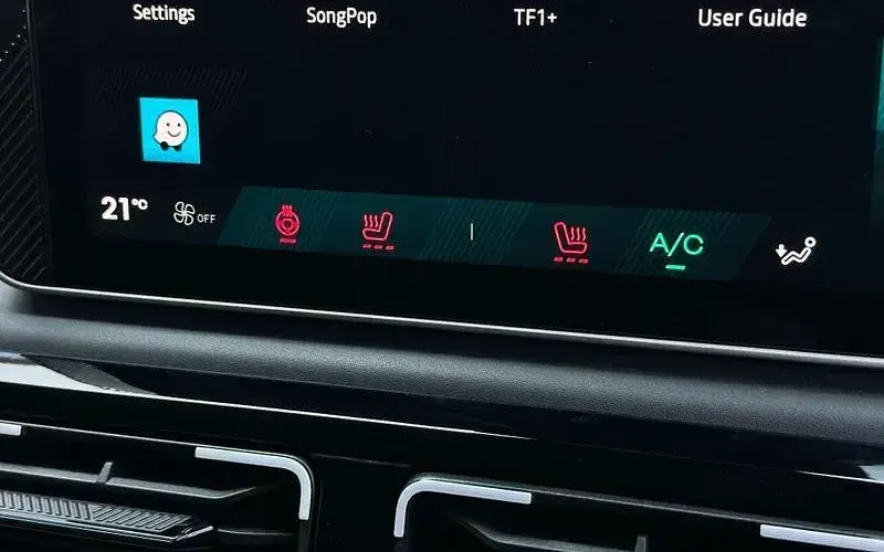 Used Renault 4 E-Tech Iconic 110 kW (150 HP) 2025 Black SUV
