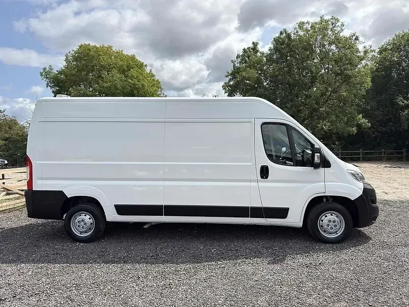Used Citroën Relay 140 HP (102 kW) 2020 White Van