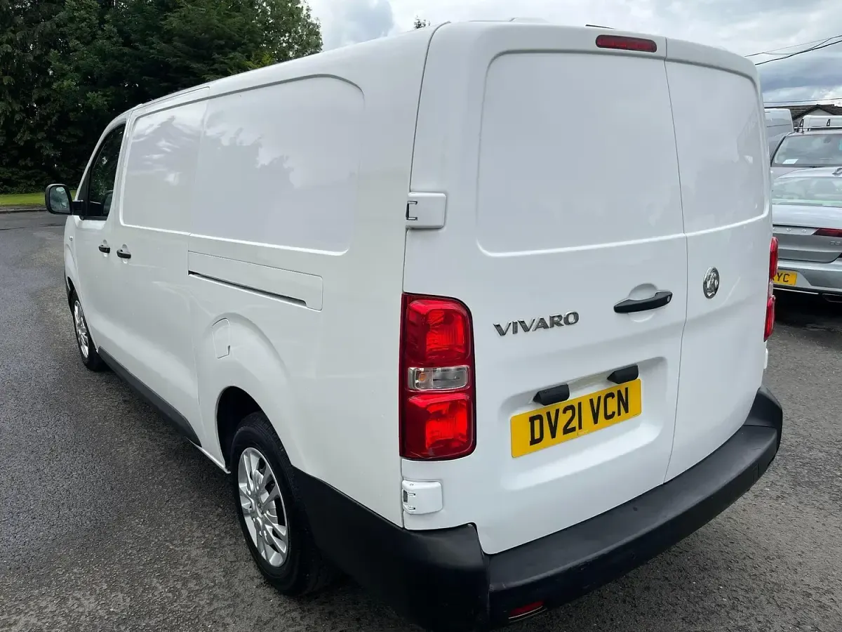 Used Vauxhall Vivaro 100 HP (73 kW) 2021 White MPV