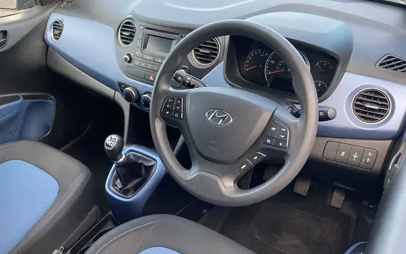 Used Hyundai i10 SE 66 HP (48 kW) 2016 Blue Hatchback