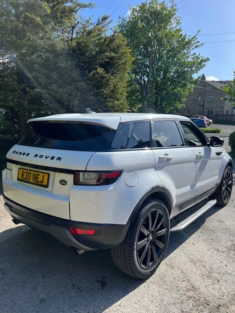 Used Land Rover Range Rover evoque SE 2015 White Estate