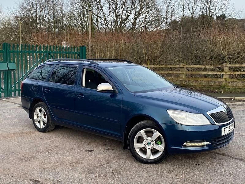 Used Skoda Octavia SE 105 HP (77 kW) 2012 Blue Estate