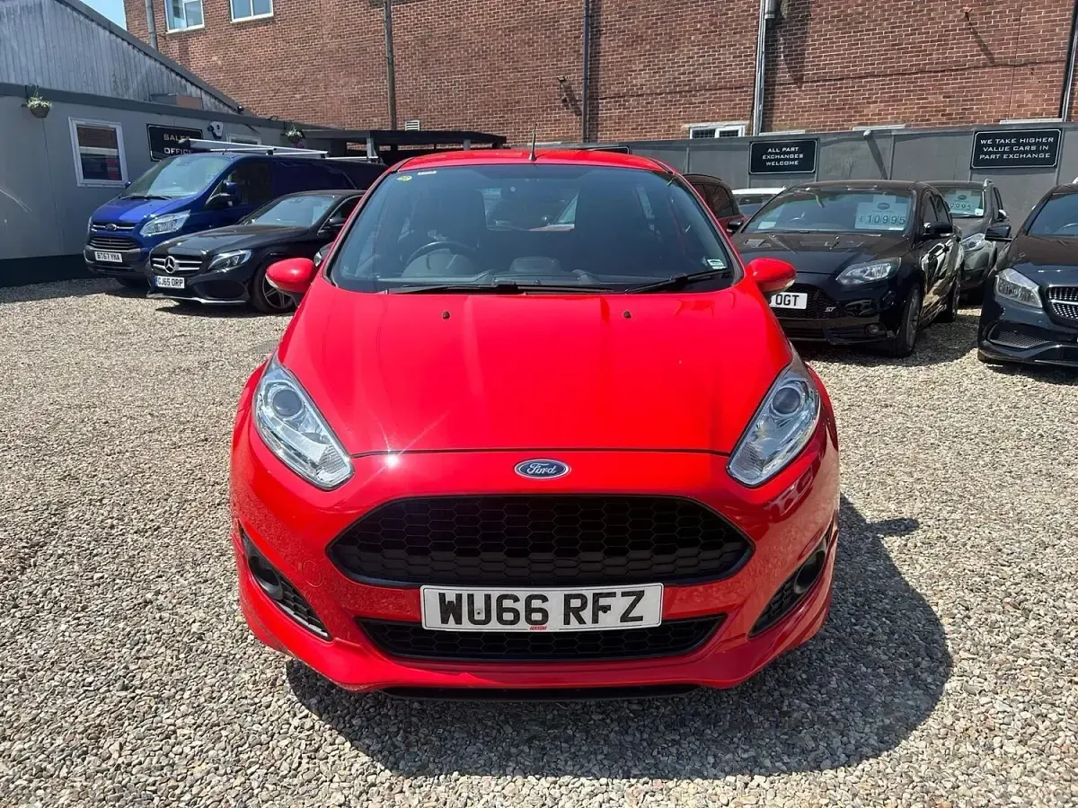 Used Ford Fiesta ST-Line 125 HP (91 kW) 2016 Red Hatchback