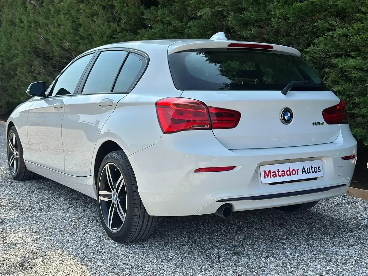 Used BMW 118 Sport Line 2015 White Hatchback