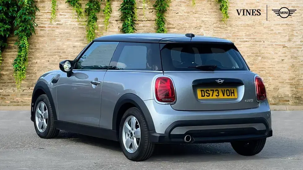 Used Mini Cooper Classic 134 HP (98 kW) 2023 Silver Hatchback