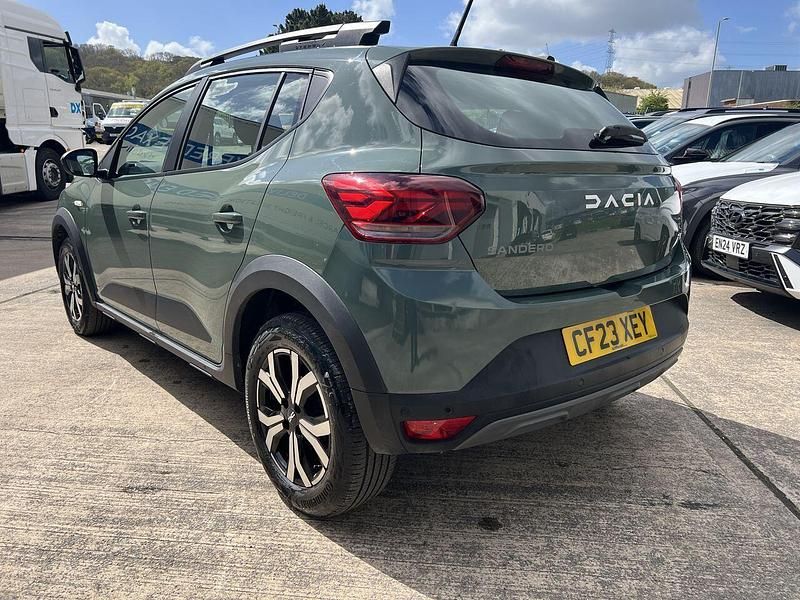 Begagnad Dacia Sandero Journey 89 HK (65 kW) 2023 Grön
