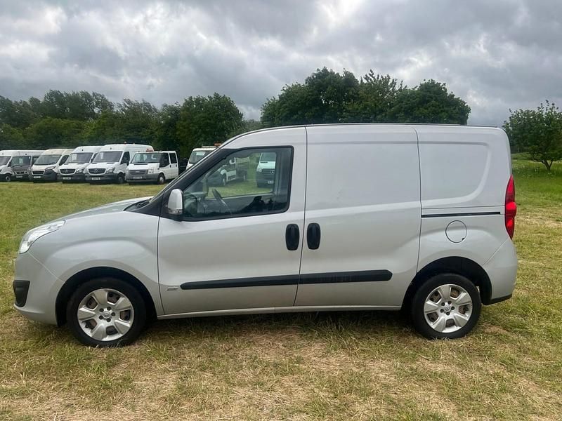 Used Vauxhall Combo Sportive 95 HP (69 kW) 2018 Silver MPV