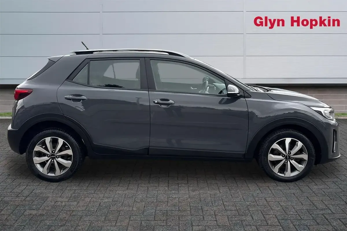 Usado Kia Stonic 99 HP (72 kW) 2023 Cinzento SUV