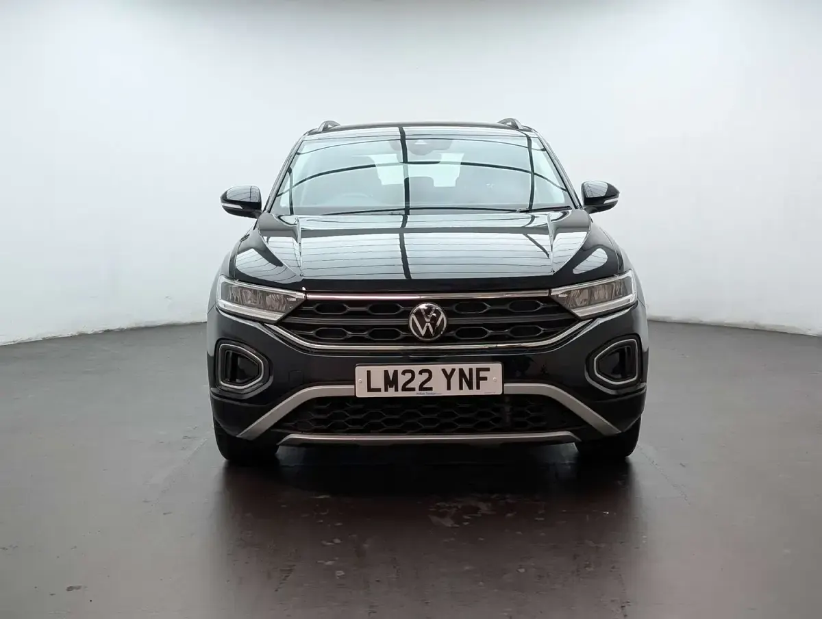 Used VW T-Roc Life 150 HP (110 kW) 2022 Black SUV