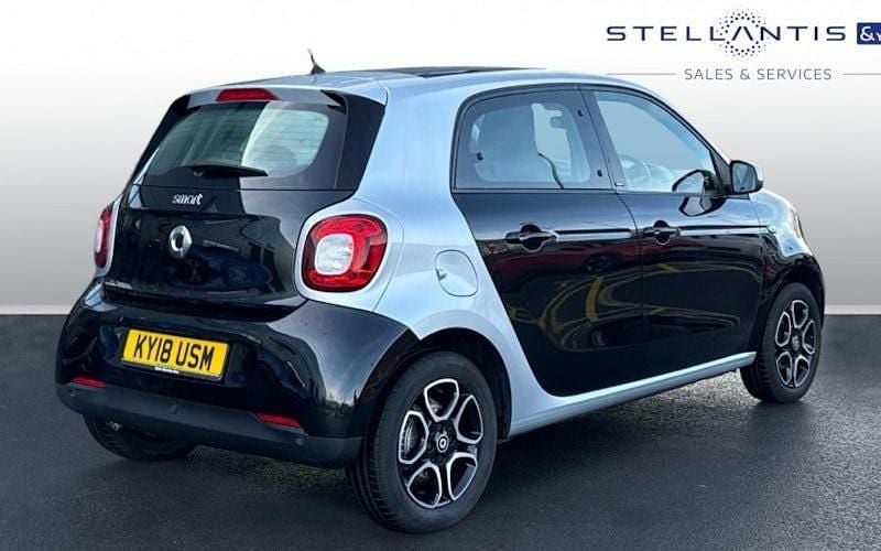 Used Smart ForFour Premium 71 HP (52 kW) 2018 Blue Hatchback