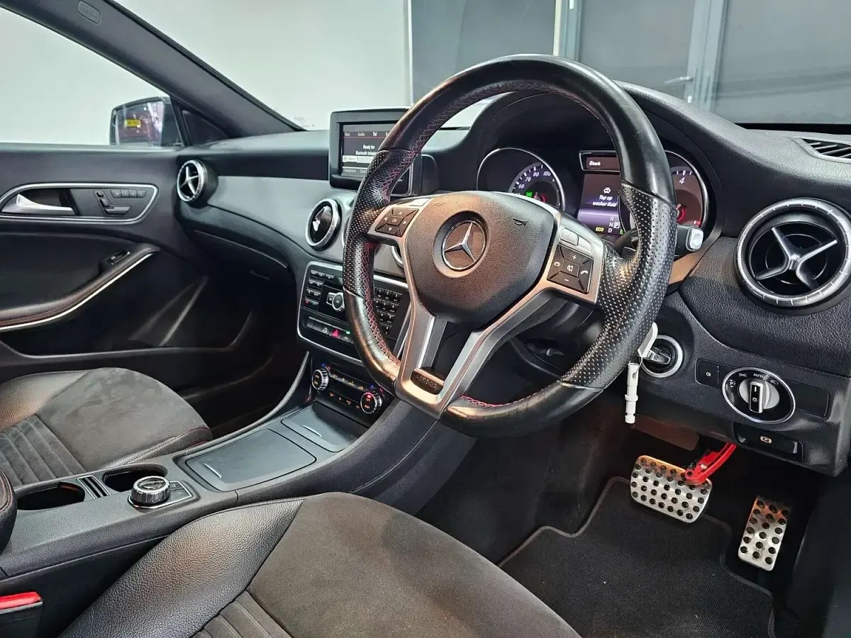 Begagnad Mercedes CLA220 AMG 170 HK (125 kW) 2014 Vit Sedan