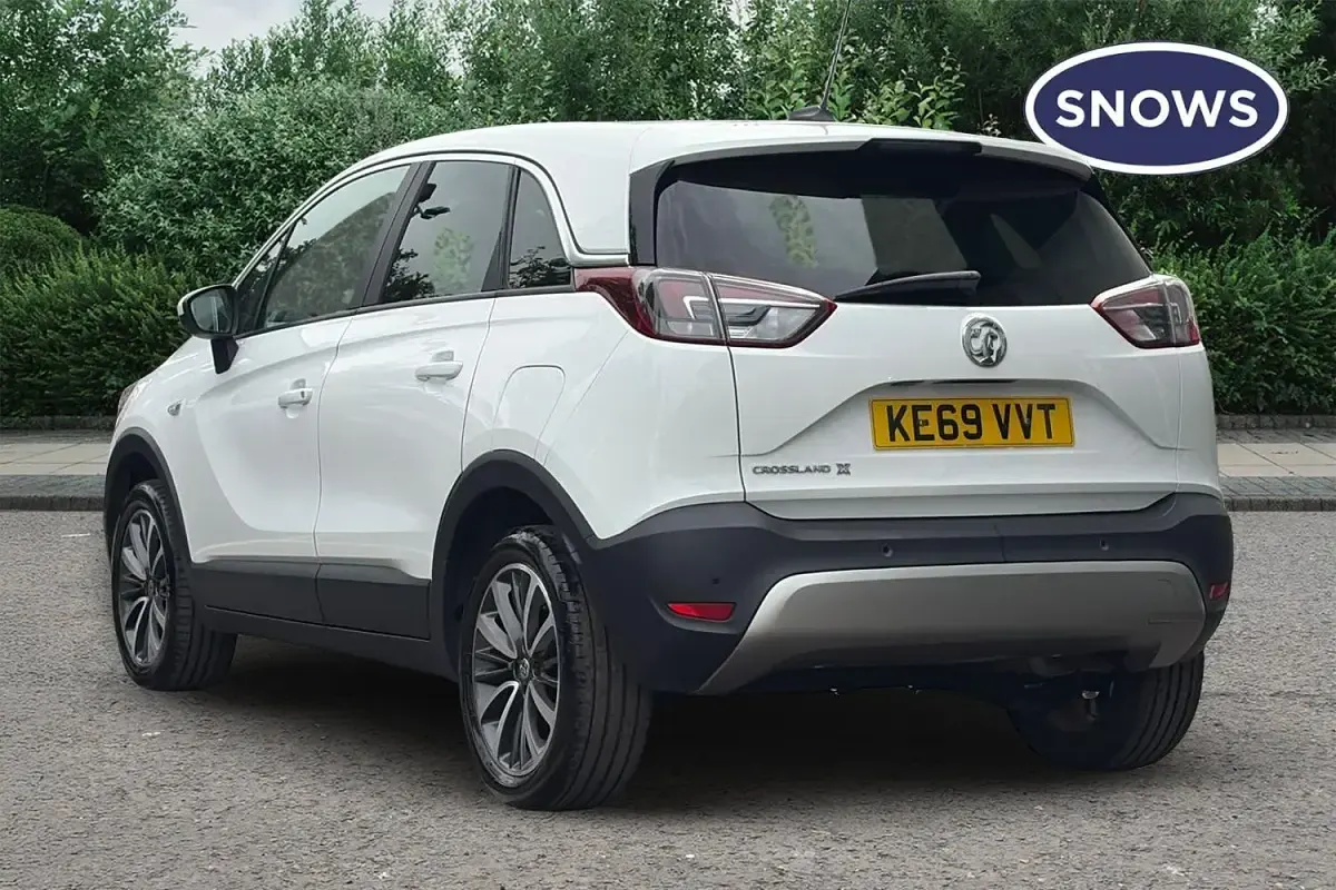 Used Vauxhall Crossland Elite 130 HP (95 kW) 2020 White SUV