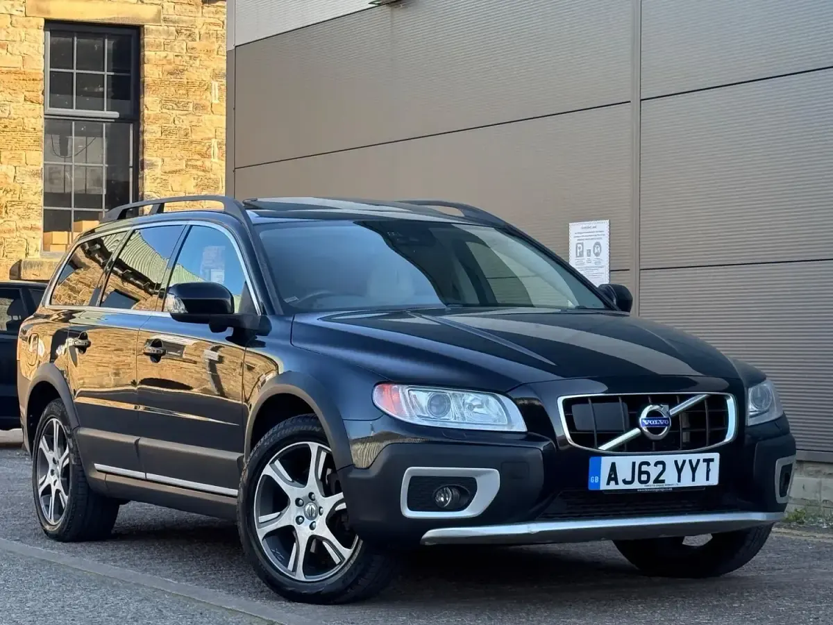 Used Volvo XC70 SE Lux 175 HP (128 kW) 2013 Black Estate