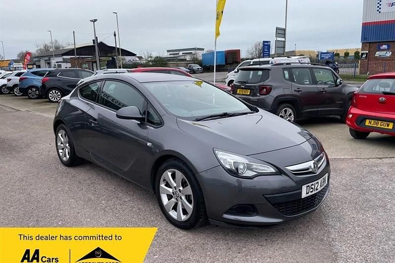 Second-hand Vauxhall Astra GTC Sport 140 CP (102 kW) 2012 Coupe