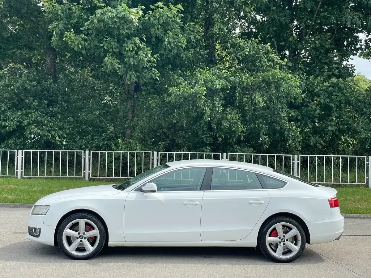 Used Audi A5 Sportback Performance 143 HP (105 kW) 2010 White Hatchback