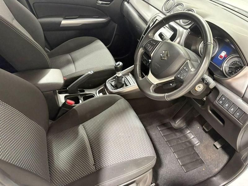 Used Suzuki Vitara SZ-T 129 HP (94 kW) 2023 White SUV