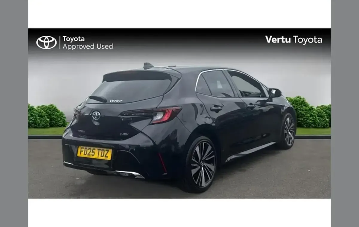 Used Toyota Corolla Design 138 HP (101 kW) 2025 Black Hatchback