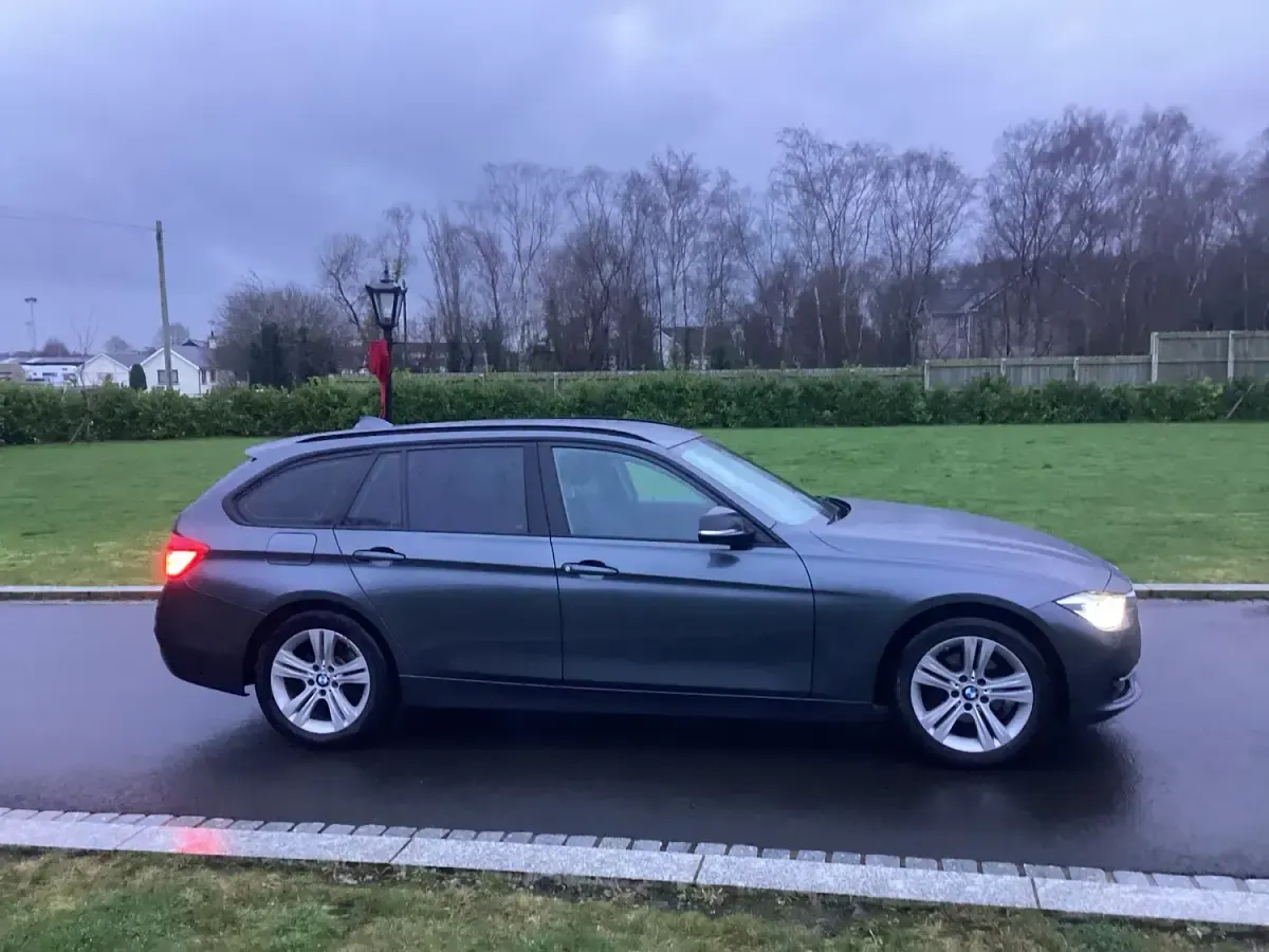 Usado BMW 316 Sport Line 116 CV (85 kW) 2018 Gris Familiar