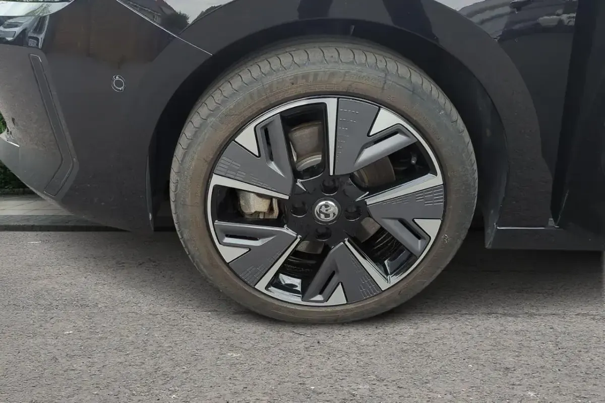 Second-hand Vauxhall Corsa-e 100 kW (136 CP) 2024 Negru Hatchback