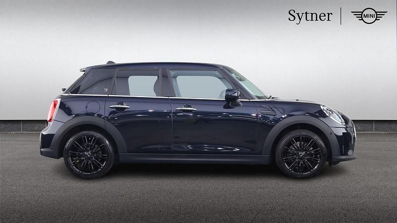 Używany Mini Cooper Exclusive 134 KM (98 kW) 2024 Czarny Hatchback