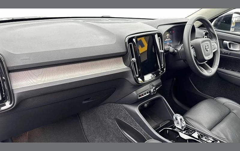 Used Volvo XC40 Ultra 194 HP (142 kW) 2025 Silver SUV