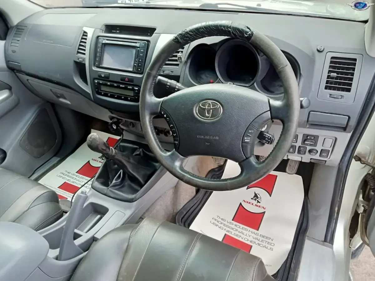 Usado Toyota HiLux 2010 Plateado Pickup/Camioneta