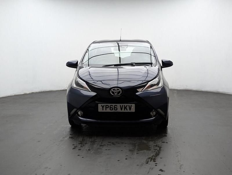 Used Toyota Aygo x-press 69 HP (50 kW) 2016 Blue Hatchback