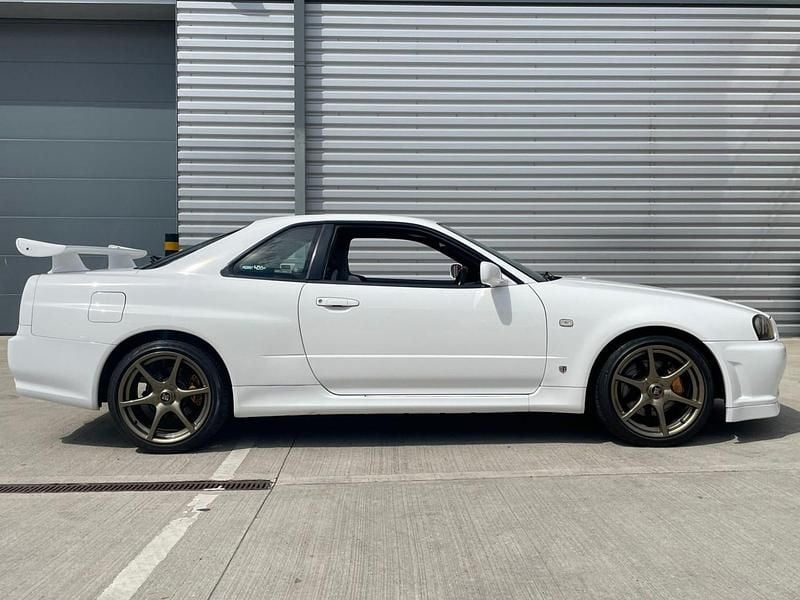 Used Nissan Skyline S 1999 White Coupe