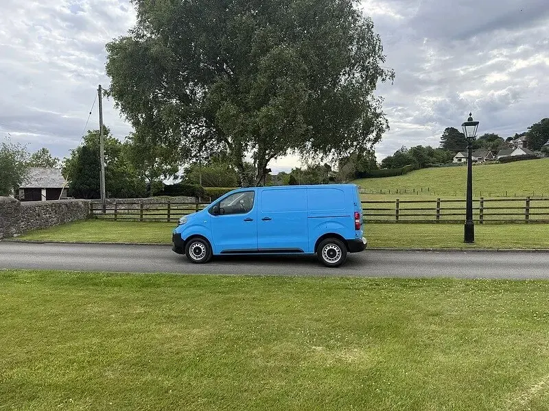 Used Vauxhall Vivaro 120 HP (88 kW) 2024 Blue MPV