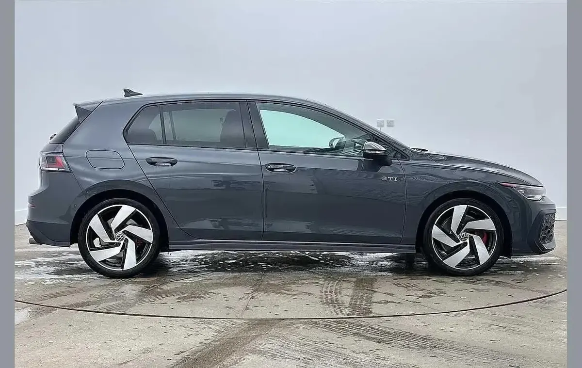 Second-hand VW Golf VIII GTI 265 CP (194 kW) 2026 Gri Hatchback