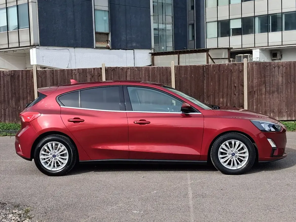 Used Ford Focus Titanium 125 HP (91 kW) 2020 Red Hatchback