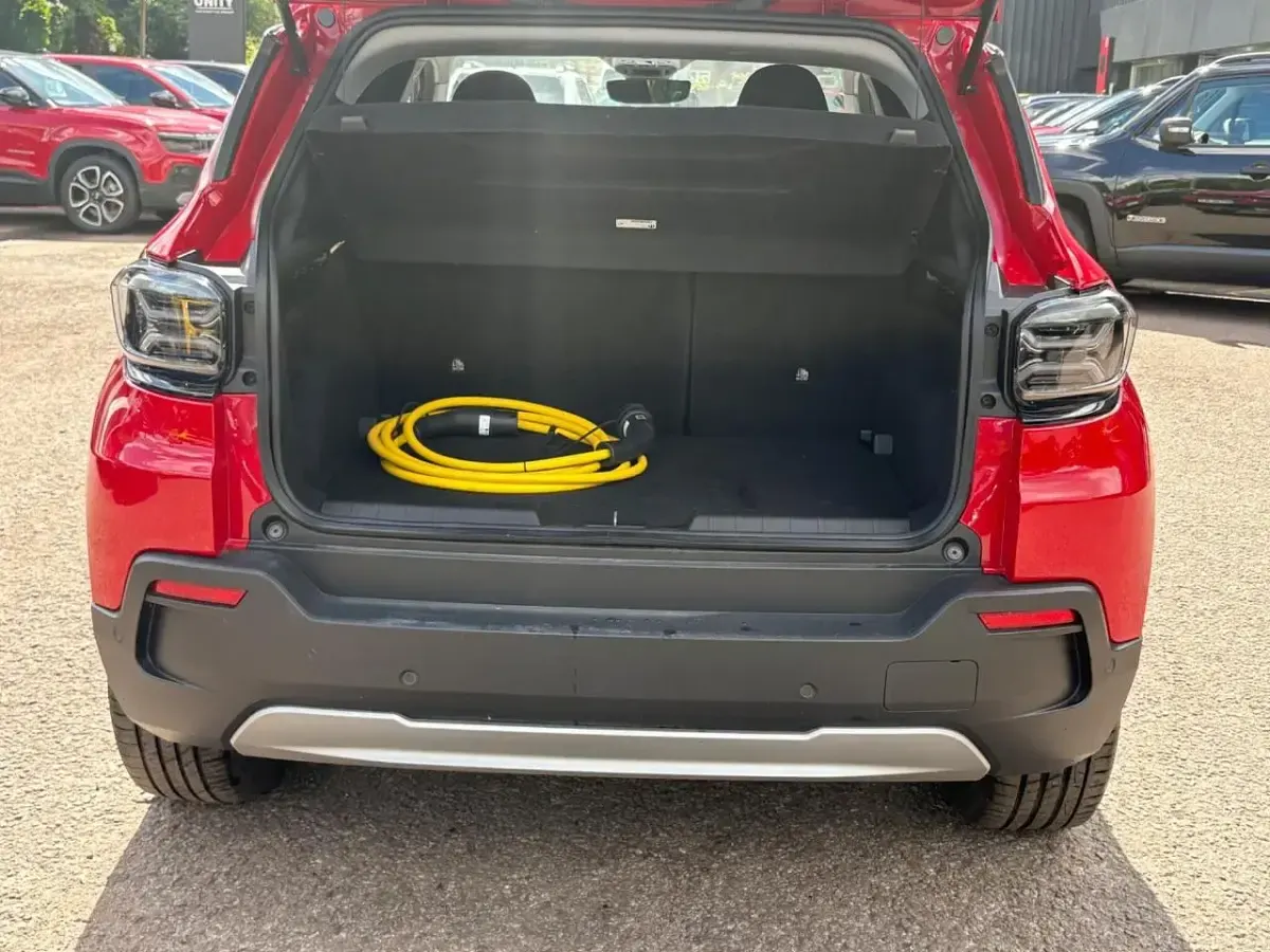 Used Jeep Avenger EV Summit 113 kW (154 HP) 2025 Red SUV