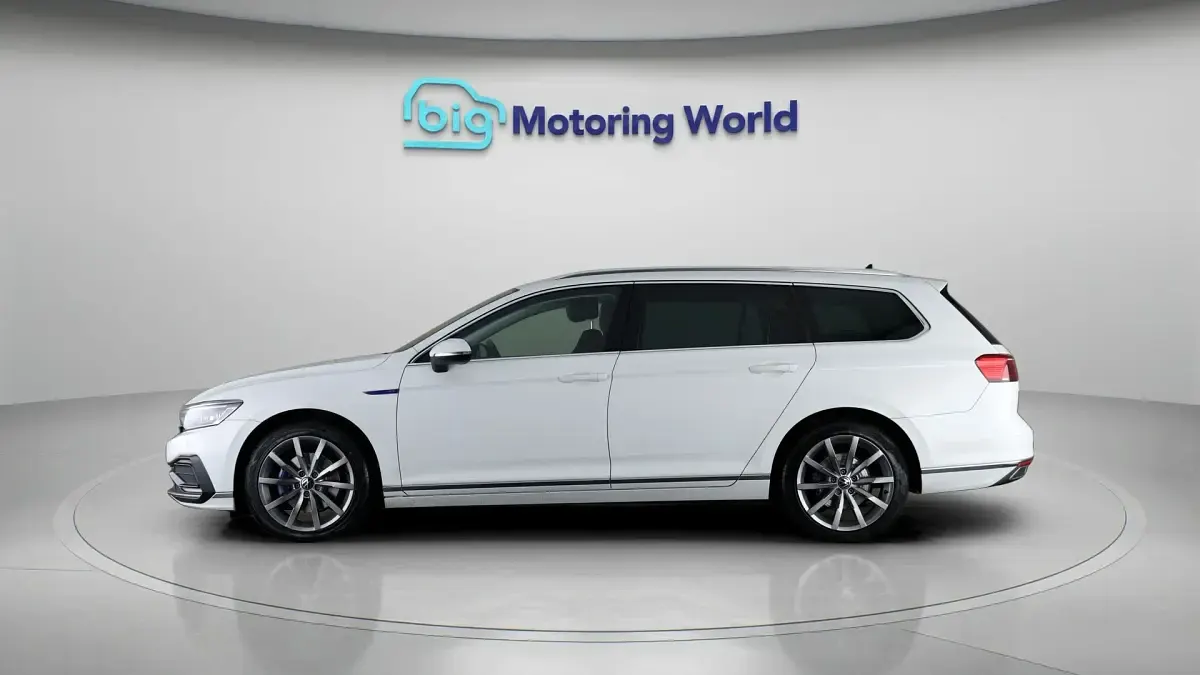 Begagnad VW Passat Advance 218 HK (160 kW) 2021 Vit Kombi