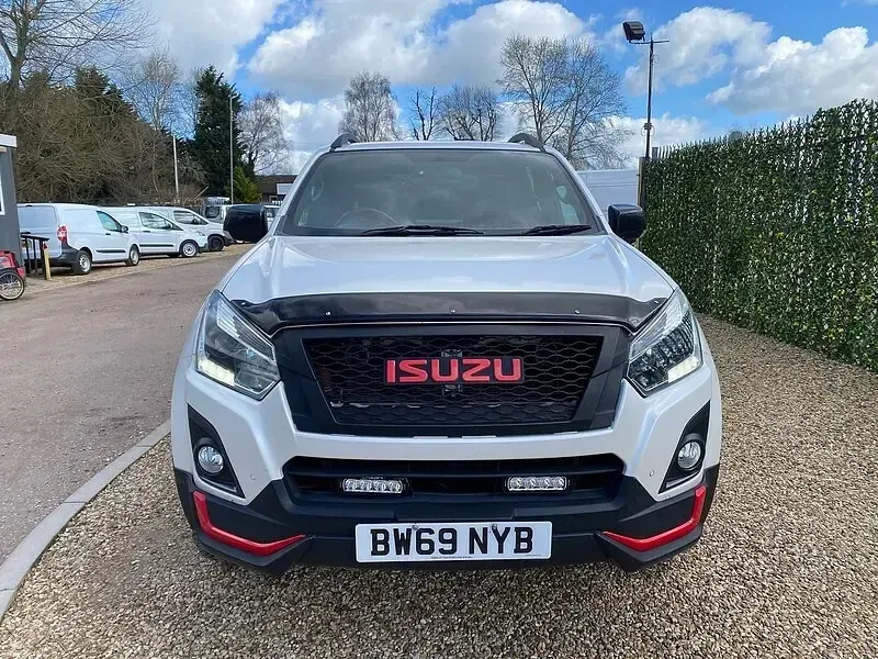 Used Isuzu Pick up 164 HP (120 kW) 2019 White Pickup
