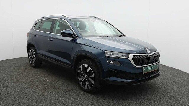 Petrol blue metallic Used 2023 Skoda Karoq SE L SUV | £19,990 (Fair price) - Image 1/4