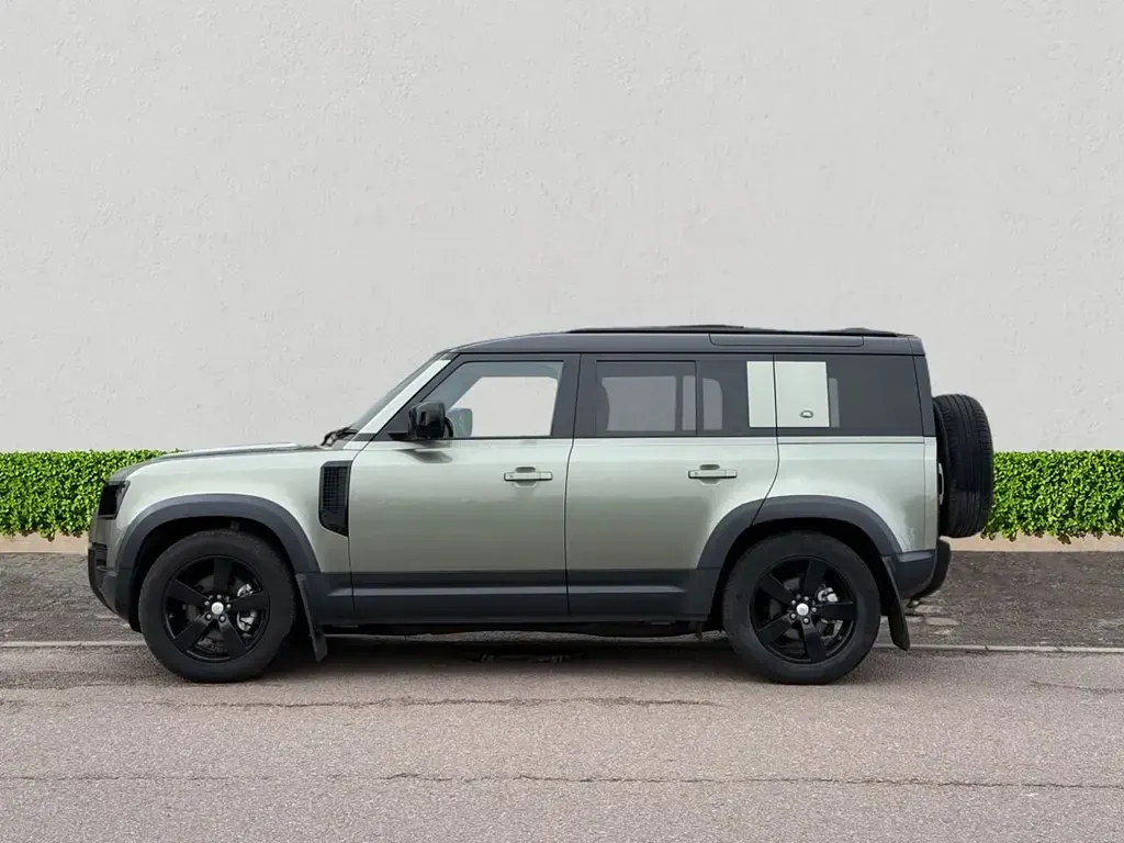 Usado Land Rover Defender First Edition 240 HP (176 kW) 2020 Verde SUV