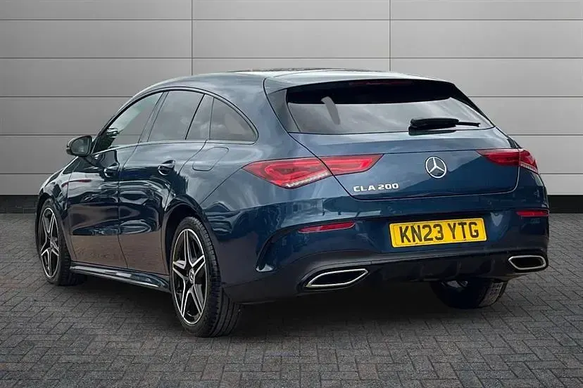 Used Mercedes CLA200 Executive 163 HP (119 kW) 2023 Blue Estate