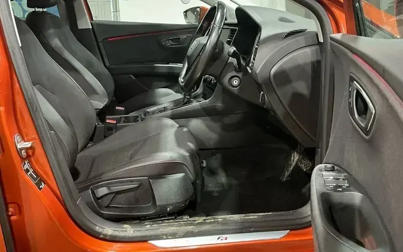 Second-hand Seat Leon FR 190 CP (139 kW) 2019 Portocaliu Hatchback