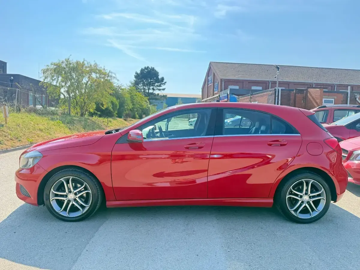Used Mercedes A180 109 HP (80 kW) 2013 Red Hatchback