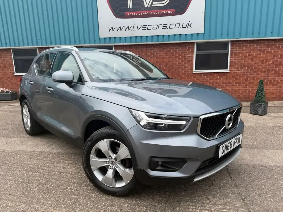 Used Volvo XC40 Momentum 156 HP (114 kW) 2018 Grey SUV