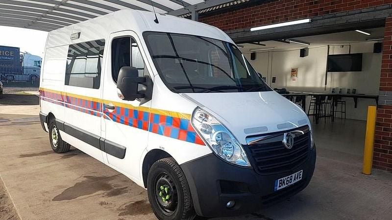 White Used 2018 Vauxhall Movano Van | £9,950 (Fair price) - Image 1/3