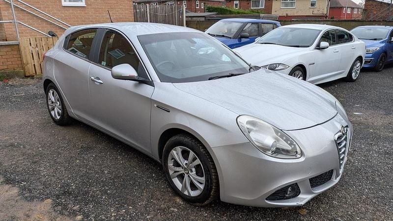 Silver Used 2012 Alfa Romeo Giulietta Lusso Hatchback | £2,995 (Super price) - Image 1/4