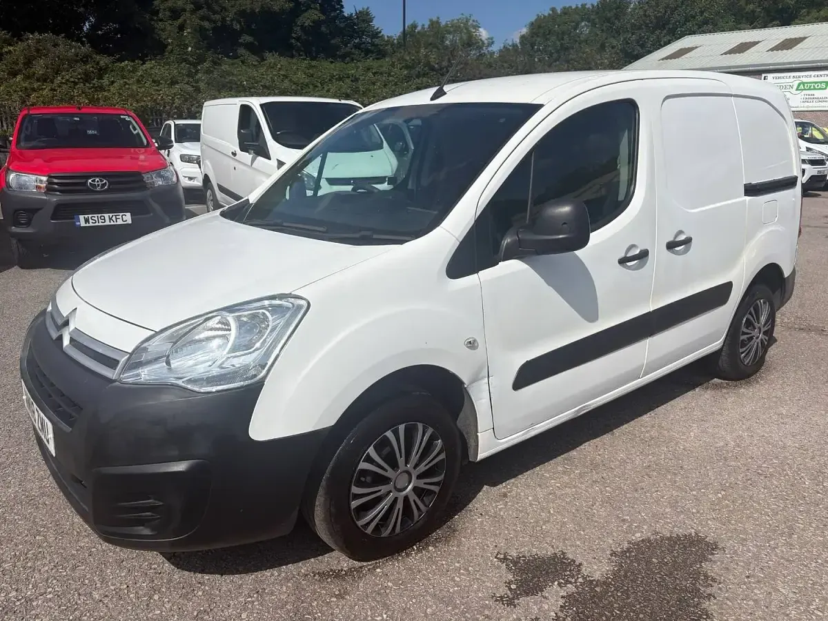 Used Citroën Berlingo 100 HP (73 kW) 2018 White MPV