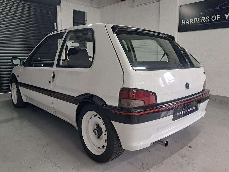 Second-hand Peugeot 106 100 CP (73 kW) 1993 Alb Hatchback