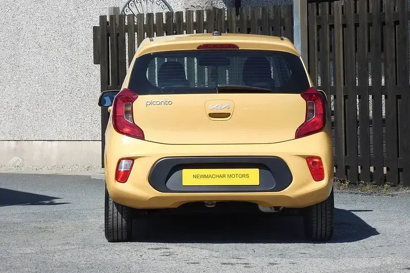 Second-hand Kia Picanto 66 CP (48 kW) 2023 Galben Hatchback